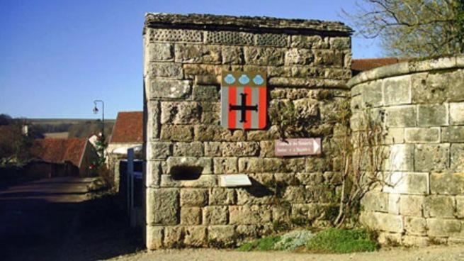 Le Puits Fortifie Salives Eksteriør bilde